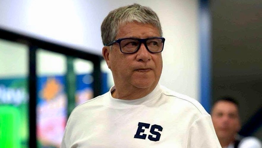 El Bolillo Gómez seguirá dirigiendo la selección de El Salvador pese al “desastre” ante Guatemala