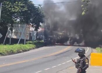 Gobierno de Guatemala anuncia operativo para despejar carreteras bloqueadas por protestas