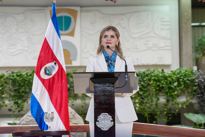 Presidenta costarricense reafirma lucha contra “ideología de género” en las escuelas