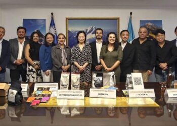 Empresas guatemaltecas llevan café, miel y chocolate a feria de alimentos en Taiwán