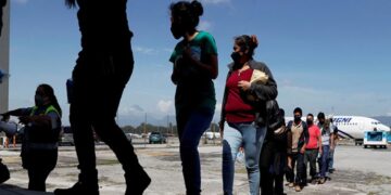 Honduras registra un 40 % más de migrantes deportados en el primer semestre de 2026