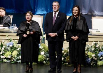 Nueva presidenta de la Corte Suprema de Guatemala toma posesión tras ser juramentada por el Congreso