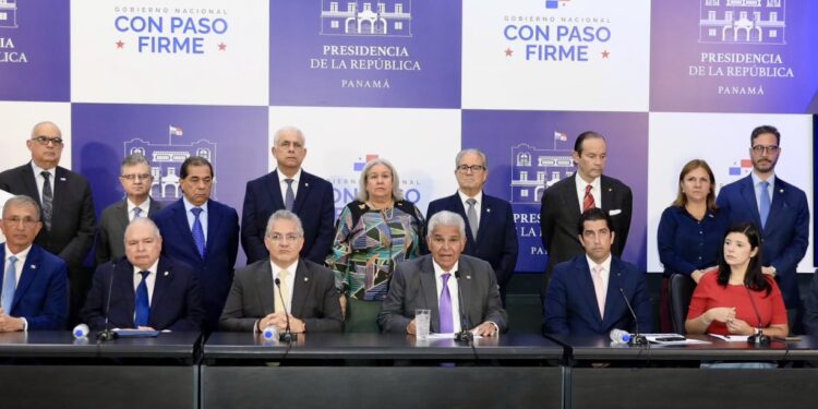 Presidente Mulino ordena construir 2,700 viviendas para damnificados por el terremoto en Panamá