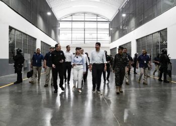Presidenta de Costa Rica llega a El Salvador para abordar el modelo de seguridad de Nayib Bukele