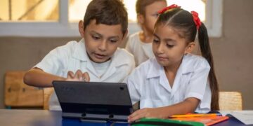 Honduras evalúa ampliar un 60 % la jornada escolar en 2027: alumnos pasarían de 5 a 8 horas diarias