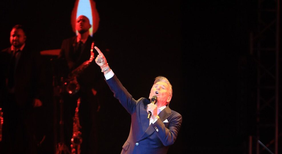 Ricardo Montaner vuelve a El Salvador y convierte sus clásicos en una noche de nostalgia