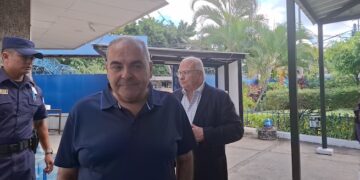 Expresidente Tony Saca reaparece en libertad en tribunales de El Salvador tras cumplir condena por corrupción