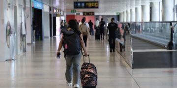 Aeropuerto de Panamá en funciones pero suspende vuelos cuando suceden las réplicas