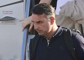 Flávio Bolsonaro se declara “líder de Brasil” en una carta corregida tras llegar a EE UU