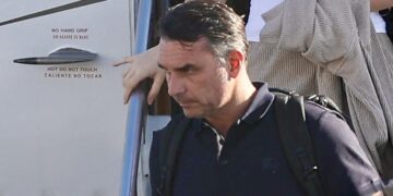 Flávio Bolsonaro se declara “líder de Brasil” en una carta corregida tras llegar a EE UU