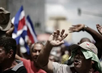 ¿Cómo funcionarían las jornadas de 12 horas laborales en Costa Rica? Excepciones, descansos y controversias