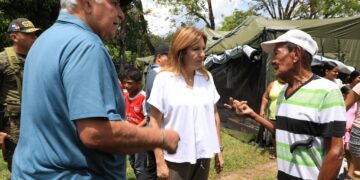 Presidente de Panamá promete reconstruir las viviendas destruidas por el terremoto en Veraguas
