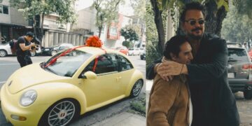 Ricardo Arjona regala un auto a un taxista mexicano que lo acompañó en 12 giras