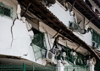 Más de 100 replicas tras el terremoto en Panamá; presidente llega a la zona mas afectada del país