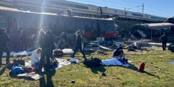 Tragedia en España: Choque de 2 trenes de alta velocidad deja al menos 30 muertos