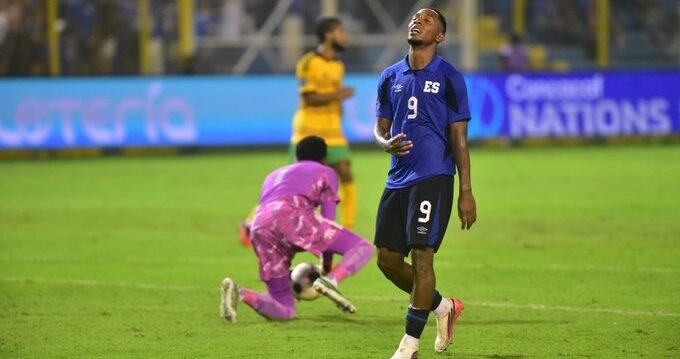 Una desteñida selección salvadoreña pierde en casa 2-0 ante Jamaica y el Bolillo Gómez se hunde aún más