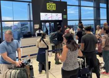 Aeropuerto de Panamá recupera operaciones tras el terremoto, pero persisten retrasos