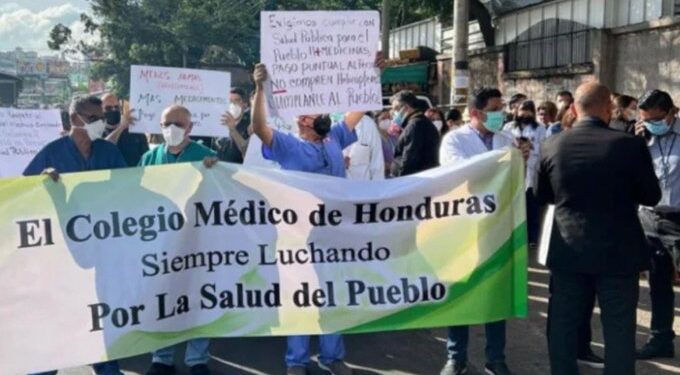 Gobierno de Honduras pide a los médicos volver al trabajo tras pagar salarios a la mayoría del personal