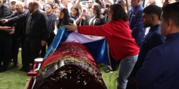 Guatemaltecos despiden a Juan Francisco Solórzano Foppa entre homenajes y exigencias de justicia