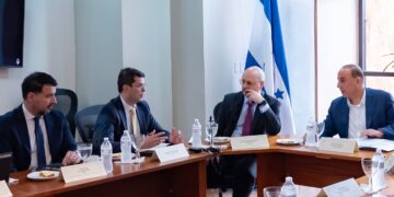 Empresarios de Honduras ven con optimismo la revisión del FMI y esperan acuerdo económico