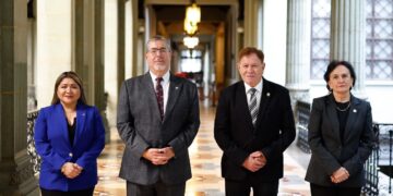 Presidente de Guatemala reúne a los jefes de los poderes del Estado
