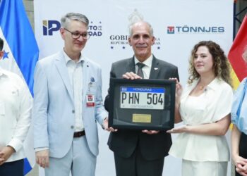 Honduras comenzará a entregar placas vehiculares el 4 de noviembre tras cuatro años de retraso