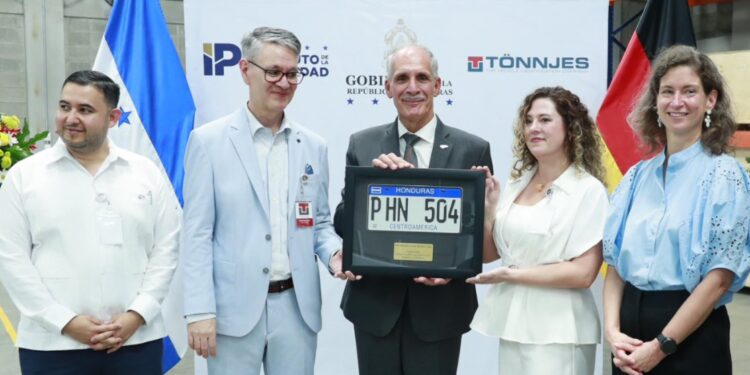 Honduras comenzará a entregar placas vehiculares el 4 de noviembre tras cuatro años de retraso