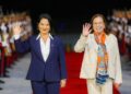 Presidenta de Perú llega a El Salvador para reunirse con Nayib Bukele y visitar la megacárcel
