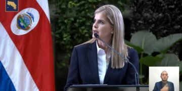 Presidenta de Costa Rica dice a dirigente de su partido “se le fue la lengua” sobre base de datos de opositores