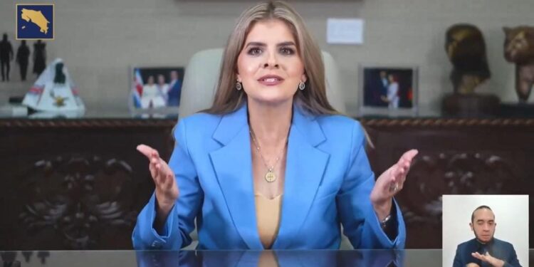 Presidenta de Costa Rica destituye a ministra de Comercio Exterior y anuncia que no firmará Acuerdo Transpacífico