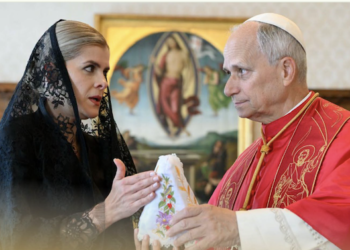 Presidenta de Costa Rica se reúne con el papa León XIV y lo invita a visitar su país