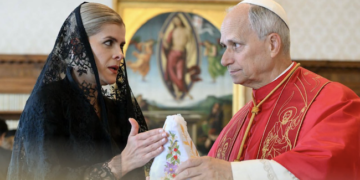 Presidenta de Costa Rica se reúne con el papa León XIV y lo invita a visitar su país