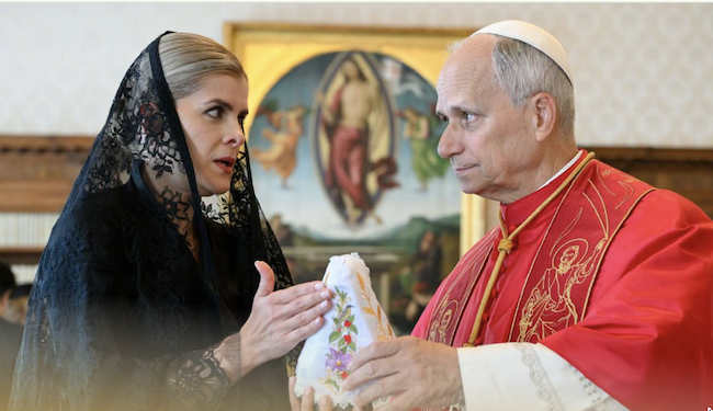 Presidenta de Costa Rica se reúne con el papa León XIV y lo invita a visitar su país
