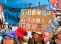 Sociedad civil de Costa Rica marcha contra el recorte a universidades y por Acuerdo Transpacífico