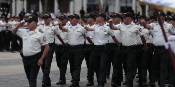Gobierno guatemalteco ordena revisión y evaluación de mandos policiales tras asesinato de exfiscal y cuestionada captura