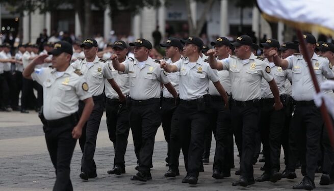 Gobierno guatemalteco ordena revisión y evaluación de mandos policiales tras asesinato de exfiscal y cuestionada captura