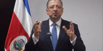 Expresidente Chaves apoya marcha atrás de Costa Rica en Acuerdo Transpacífico por falta de transparencia