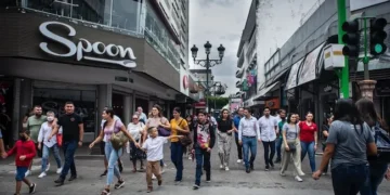 El 50.3 % de los adultos costarricenses no termina sus estudios de bachillerato, según informe