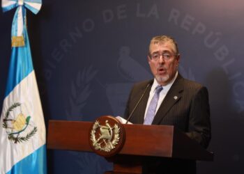 Guatemala entrega informe sobre matanza en Huité y releva a dos mandos del Ejército