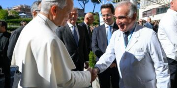 Papa León XIV supera con éxito cirugía para extirpar un nódulo pulmonar