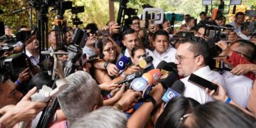 Presidente del Congreso de Honduras rechaza denuncia de persecución política por orden de detención contra su predecesor