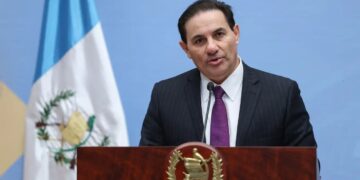 Guatemala investiga a 7 policías por caso Solórzano Foppa y ministro advierte que “van a rodar cabezas”