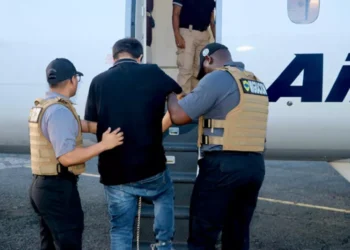 Panamá entrega a Colombia a presunto cabecilla de una red de sicarios buscado por homicidios