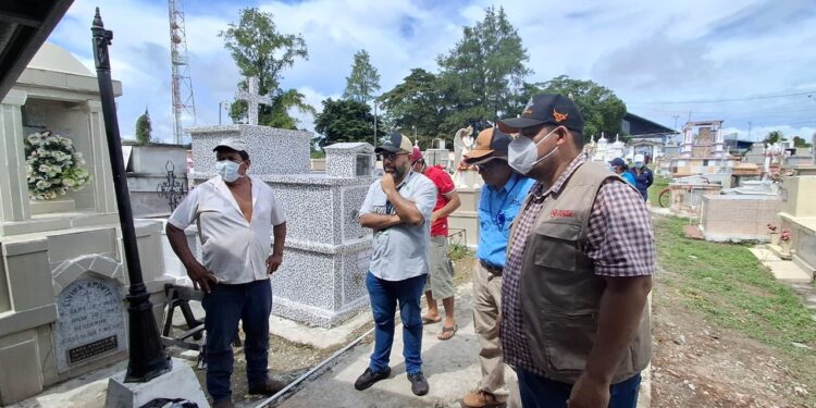 Panamá exhumará y cremará los cuerpos de 70 tumbas que sufrieron daños durante terremoto