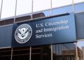 EE UU acelera la retirada del estatus de refugiados y pone bajo revisión a centroamericanos reasentados con Biden
