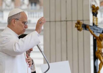 Presidente de Guatemala expresa solidaridad con el papa León XIV antes de cirugía por nódulo pulmonar